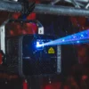 Atom XR laser kvant - laser w deszczu podczas pracy
